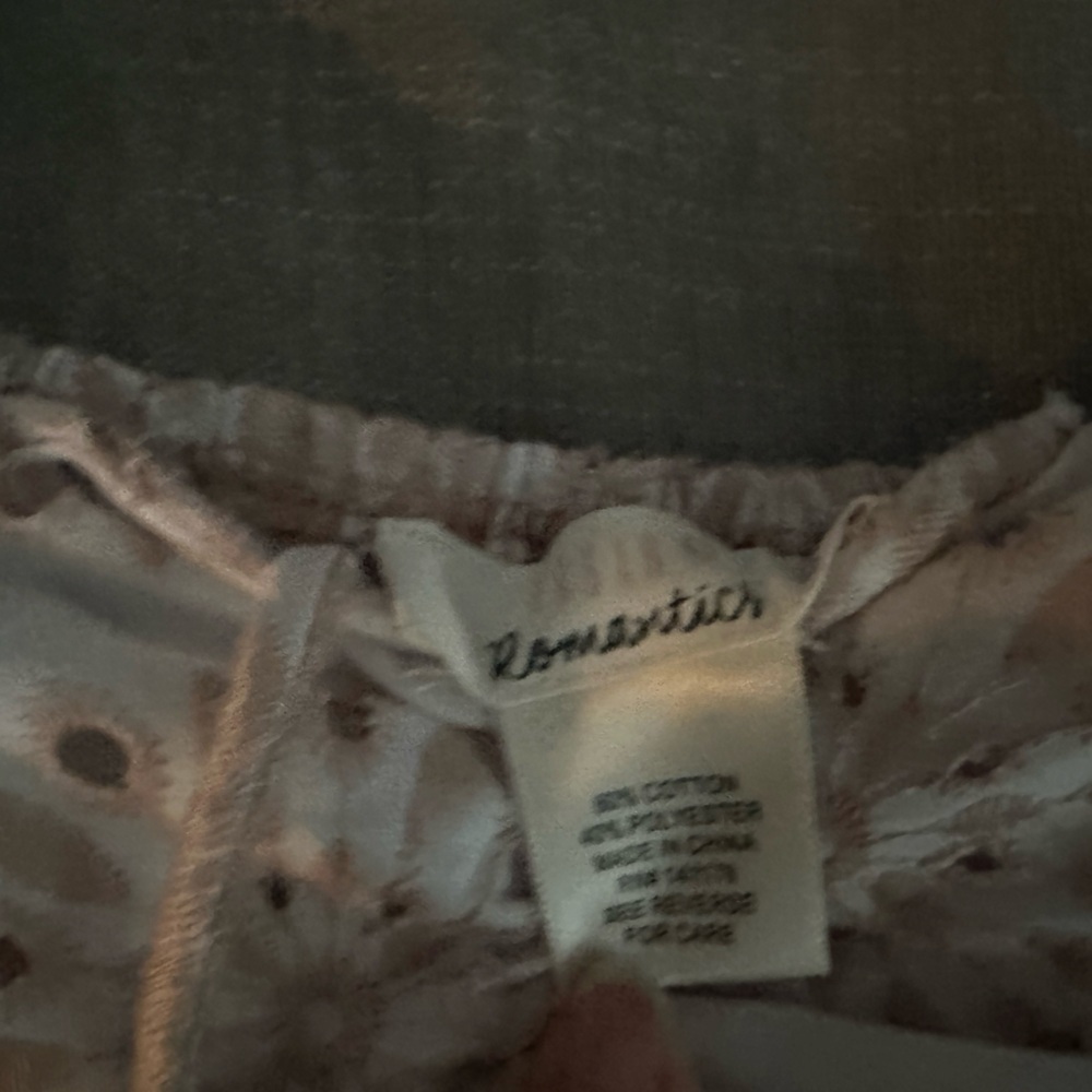 Vegan Romantic Blouse with Rouched Sleeves - Picture 2 of 6